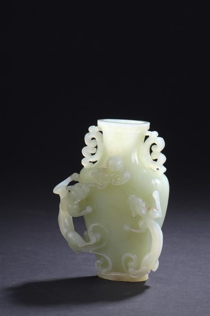 Null Vase en jade céladon


Chine, XXe siècle


Balustre, sculpté et ajouré sur &hellip;