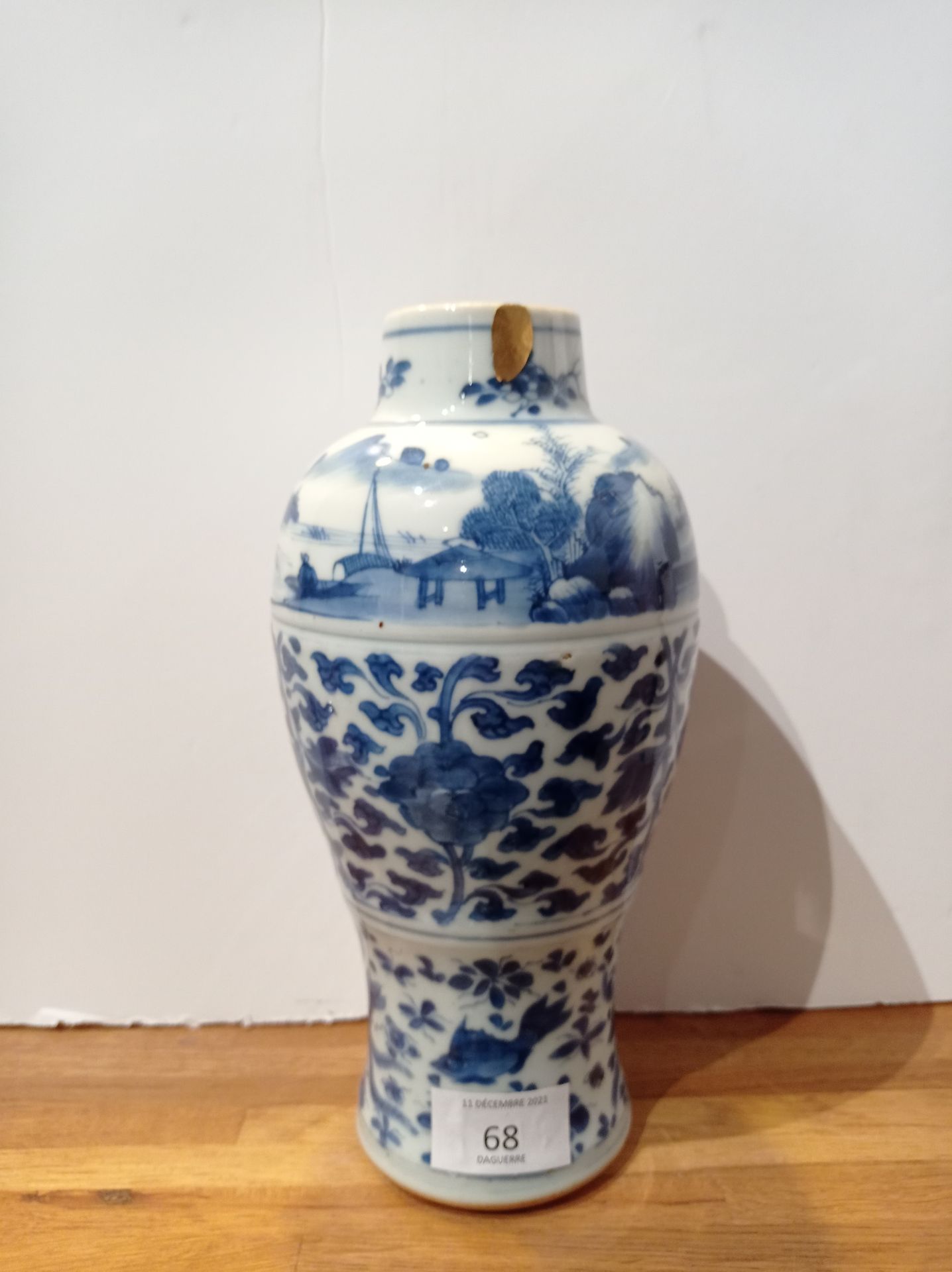 Null Vase en porcelaine bleu blanc 


Chine, fin du XVIIIe siècle


À décor d'un&hellip;