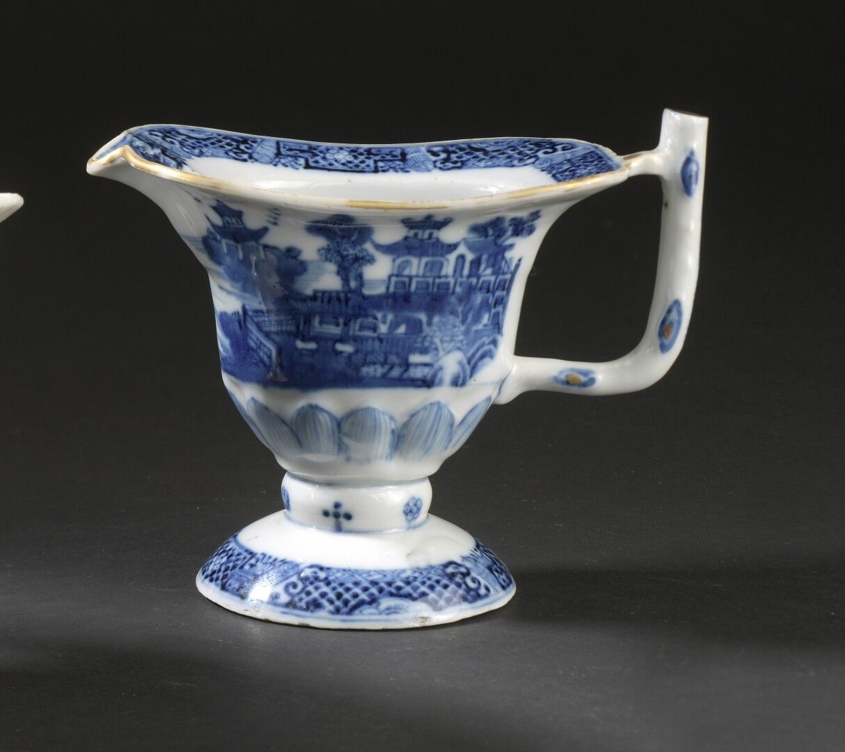 Null Hanap en porcelaine bleu blanc


Chine, XVIIIe siècle


À décor de pagodes &hellip;