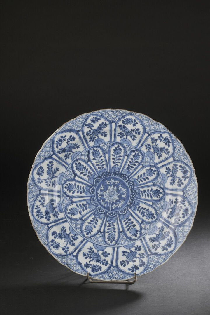 Null Plat en porcelaine bleu blanc


Chine, époque Kangxi (1662-1722)


Circulai&hellip;