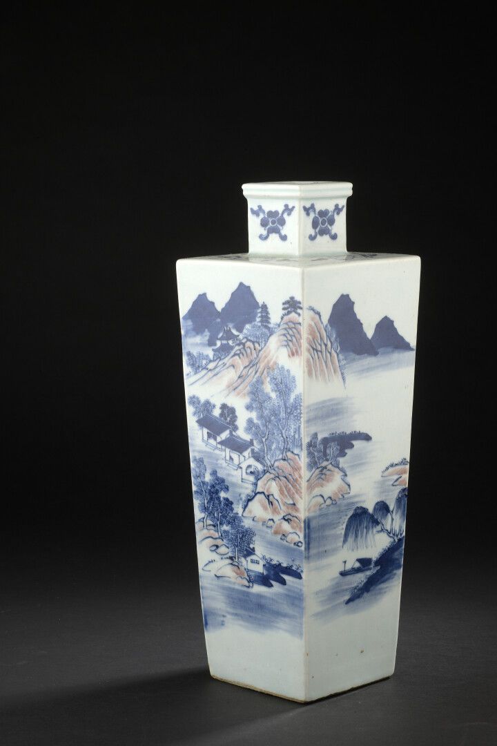Null Vase en porcelaine bleu blanc et rouge de cuivre


Chine, XIXe siècle


Qua&hellip;