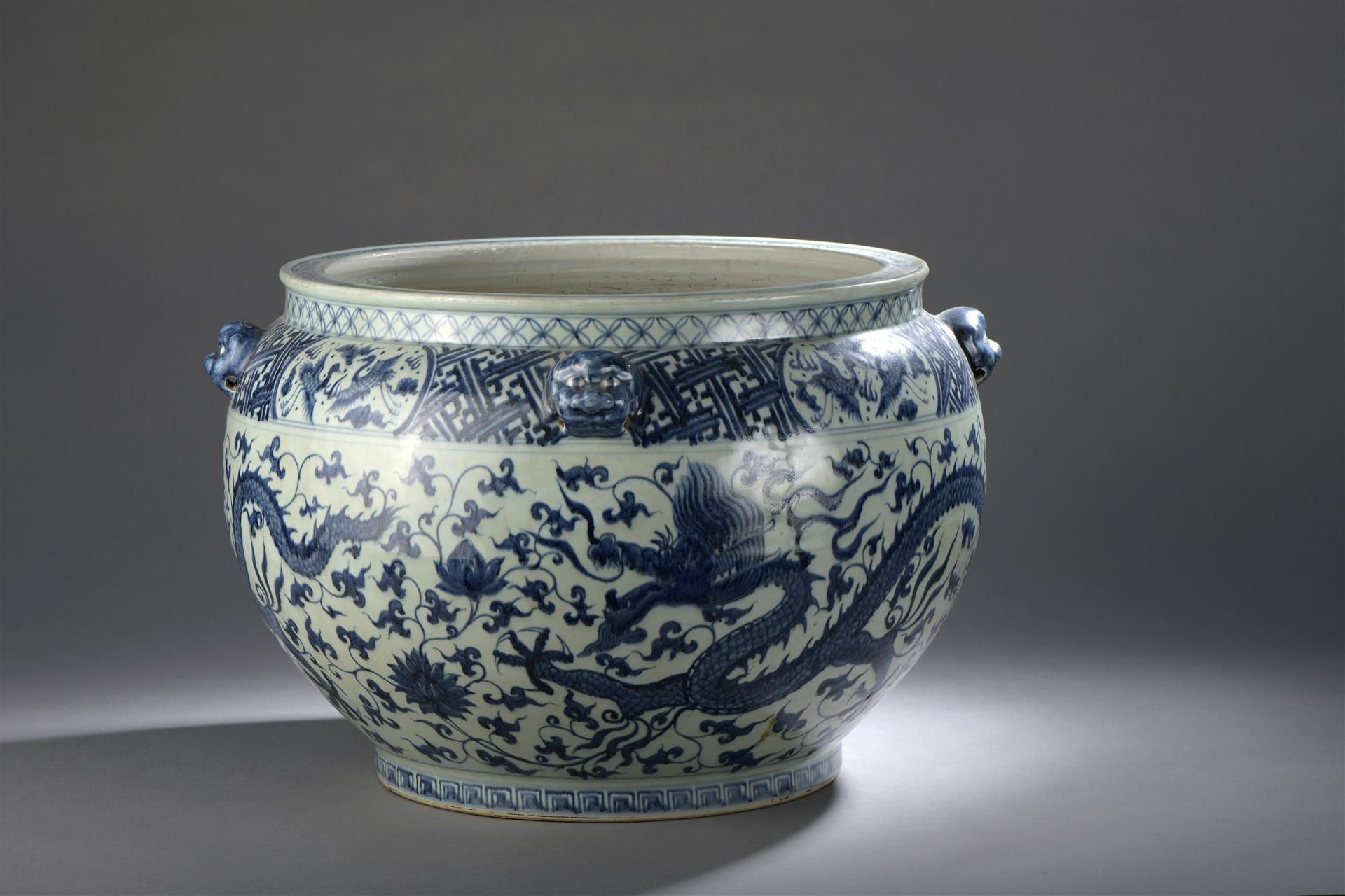 Null Grande vasque en porcelaine bleu blanc


Chine


Dans le style des Ming, la&hellip;