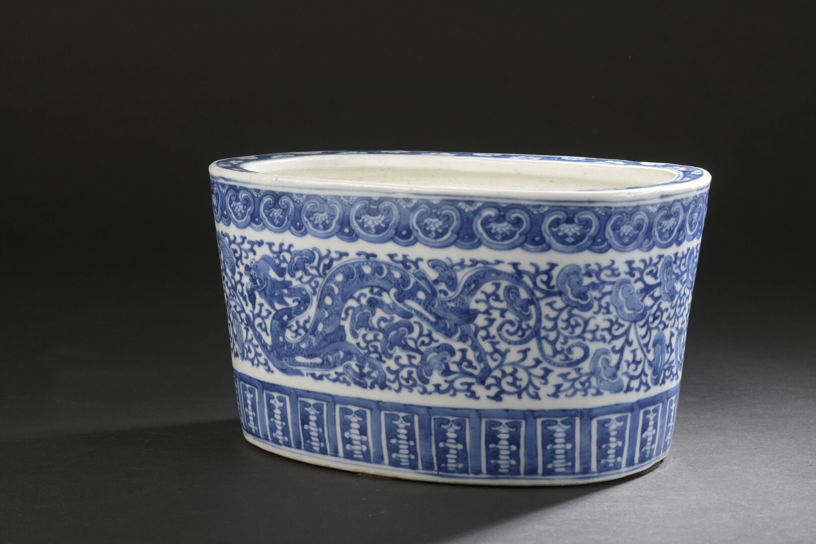 Null Jardinière en porcelaine bleu blanc 


Chine, XXe siècle


À décor de deux &hellip;