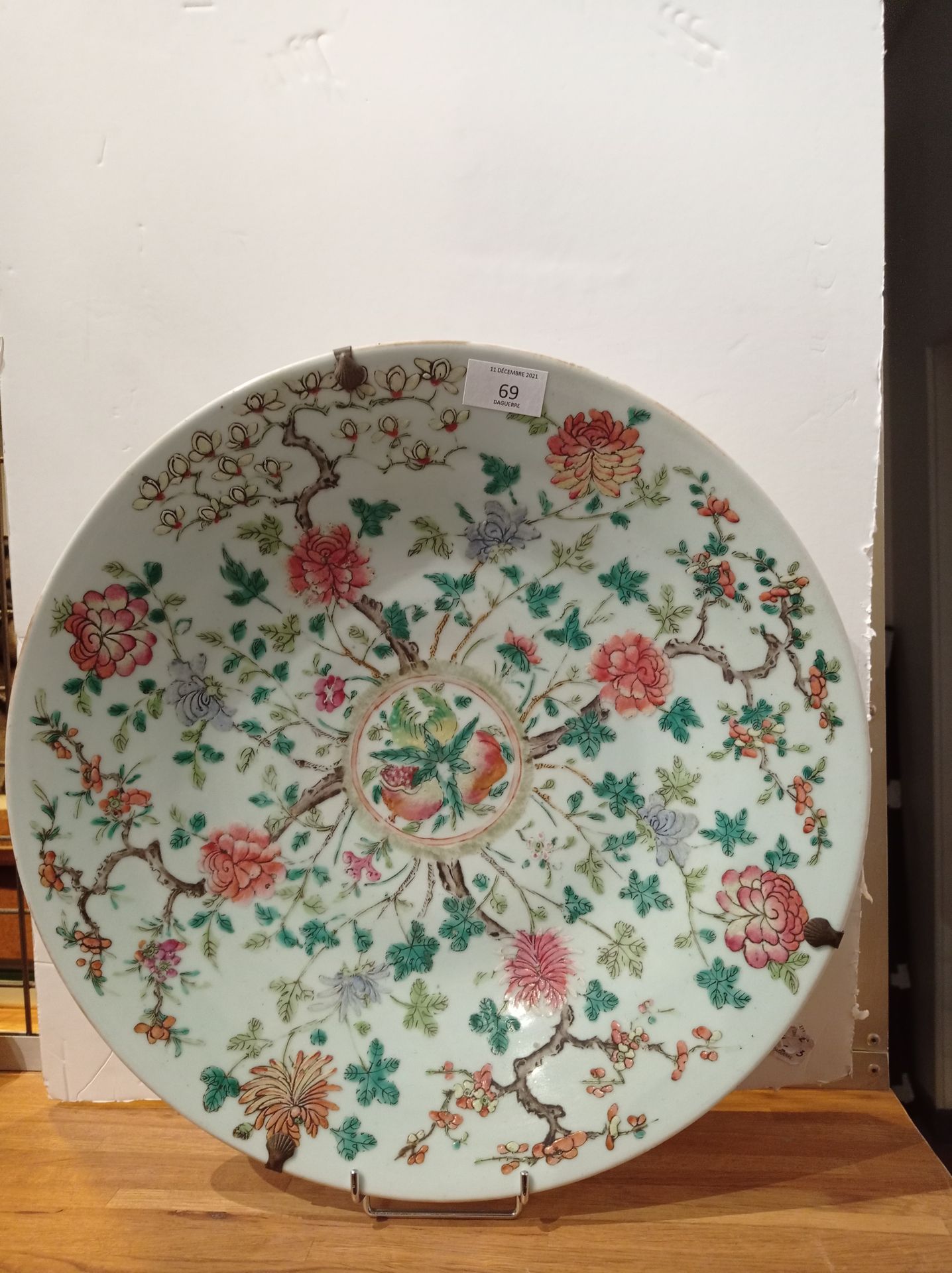 Null Grand plat en porcelaine polychrome


Chine, XXe siècle


À décor au centre&hellip;