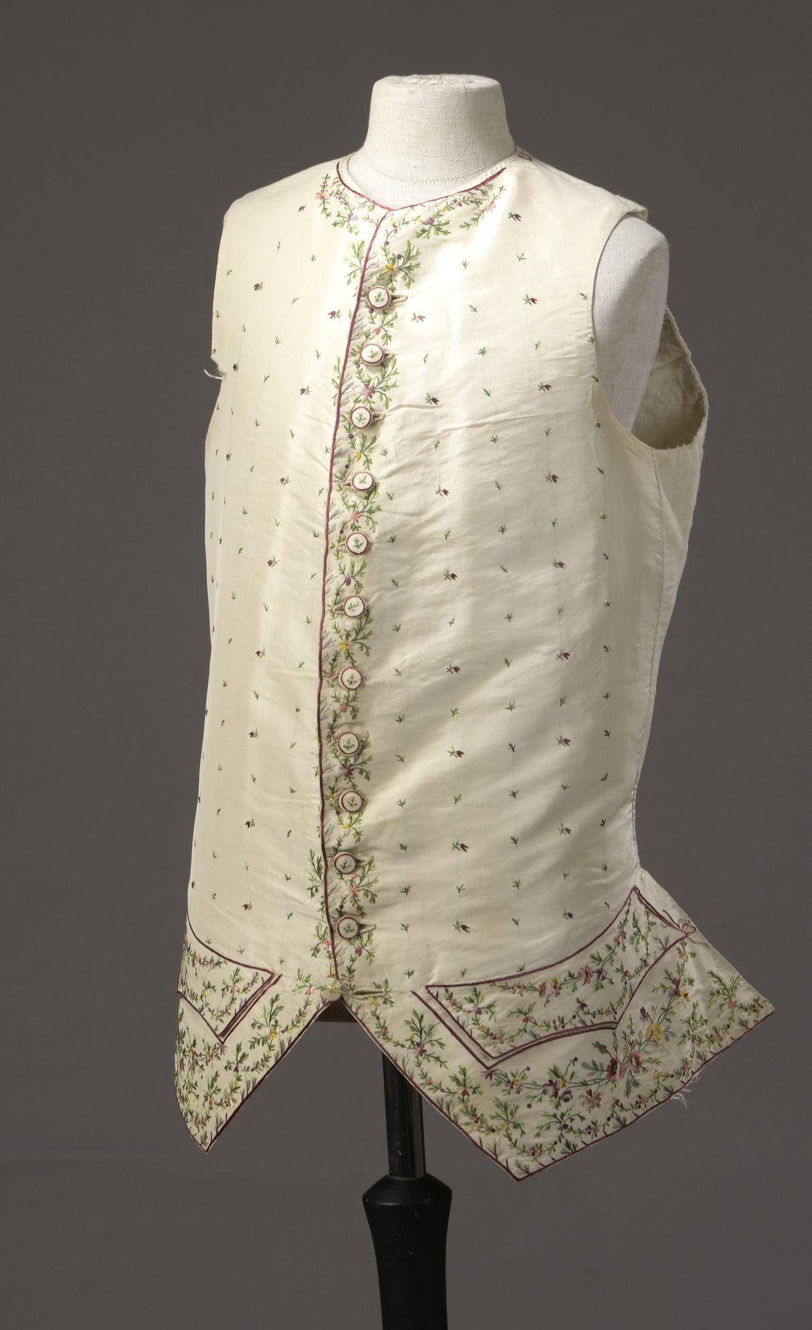 Null Chaleco bordado, época Luis XVI, chaleco en seda bordada crema gros de Tour&hellip;