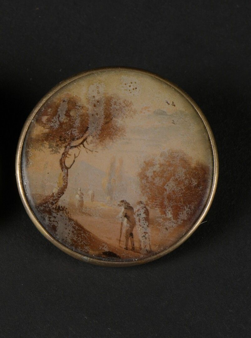 Null Zwei Knöpfe, um 1785. Der eine ist auf Elfenbein gemalt und zeigt eine Alle&hellip;