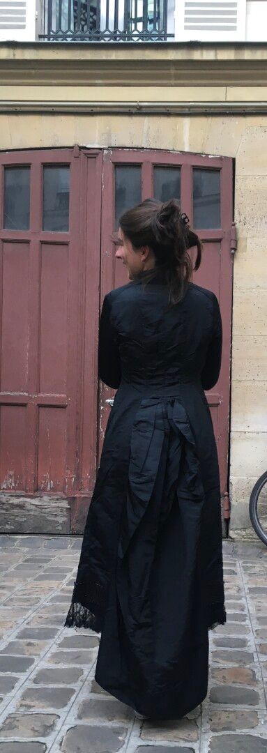 Null Manteau, vers 1885, manteau boutonné sur le haut en gros de Tours noir garn&hellip;