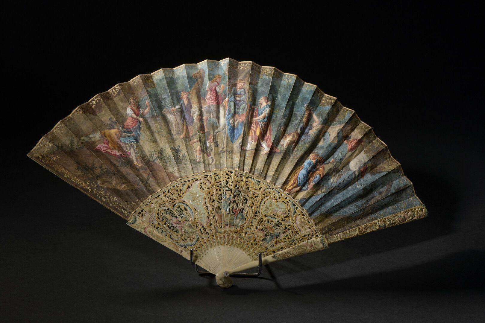 Null An openwork ivory fan with characters in a park, 18th-19th century. In a ca&hellip;