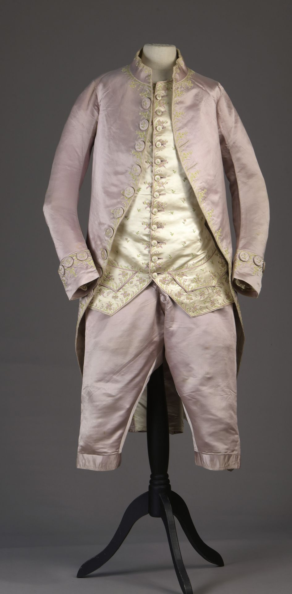 Null French embroidered suit, waistcoat and breeches, Louis XVI period, circa 17&hellip;