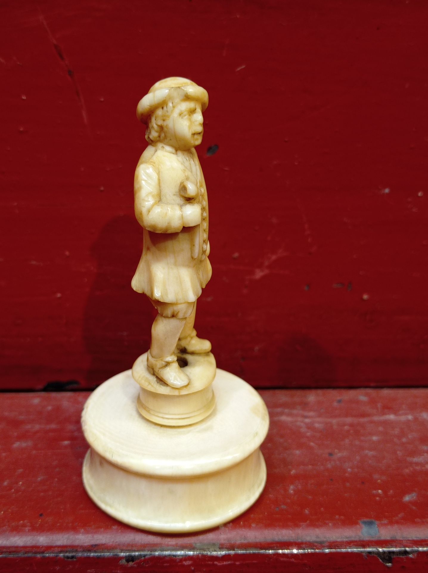 Null DIEPPE, late 18th century

Small character with a pipe

Ivory.

H. 7,5 cm w&hellip;