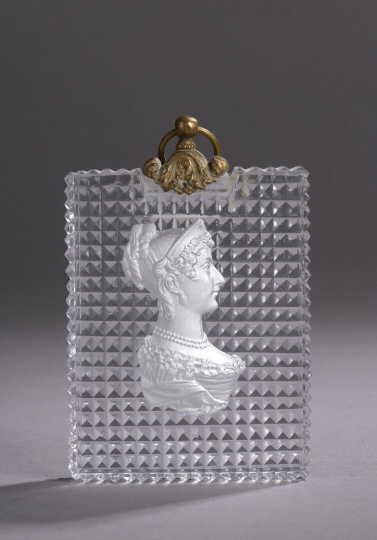 Null 在罗曼-弗朗索瓦-耶夫罗伊之后

昂古莱姆公爵夫人（1778-1851）。

Cristalo cerame的轮廓，切割的背景有斜向的钻石点，查理十世&hellip;