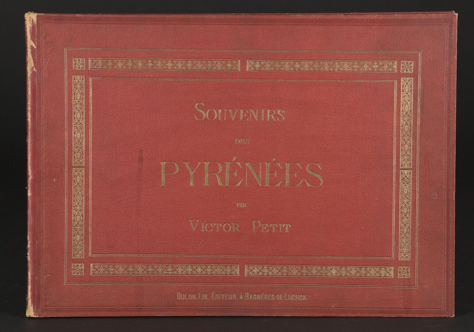 Null Victor PETIT

比利牛斯山脉的纪念品

红色皮革和珍珠岩的长方形相册。杜隆

出版商，1850年左右。

30 x 42 厘米