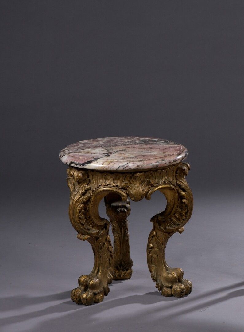 Null Small pedestal table in molded wood, carved and gilded in the Louis XV styl&hellip;