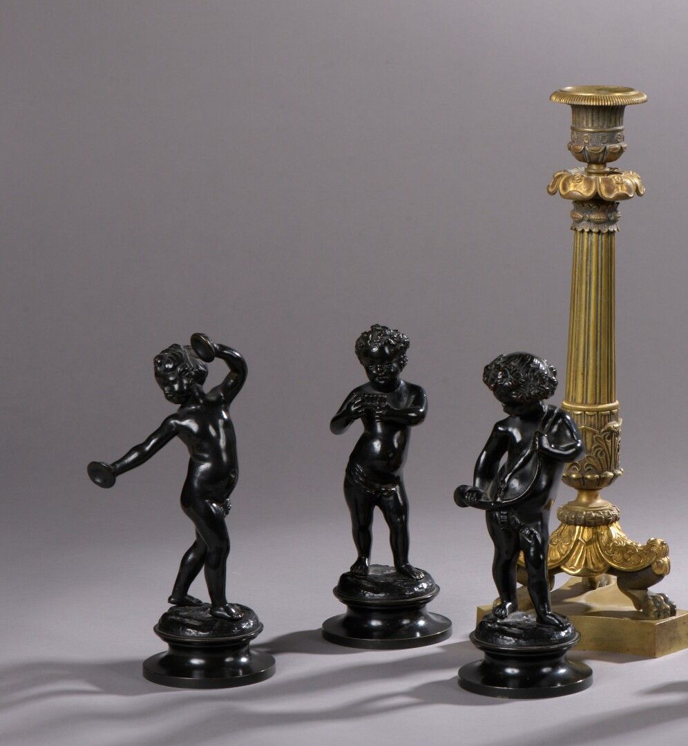 Null D'après CLODION, vers 1900

Putti musiciens

Trois bronzes signés sur la te&hellip;