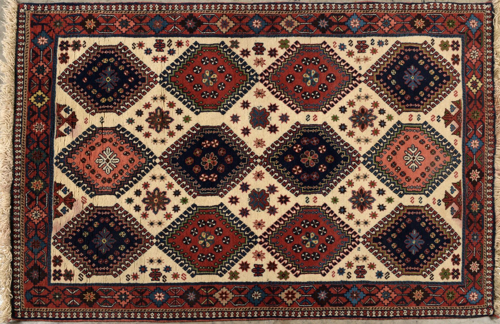 Null CAUCASUS, 20th century

Woolen carpet decorated with medallions on a beige &hellip;