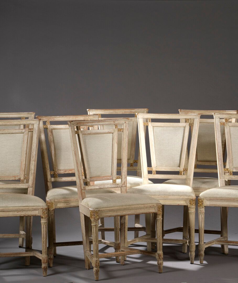 Null Suite of eight chairs in molded wood and carved lacquered and gilded Louis &hellip;