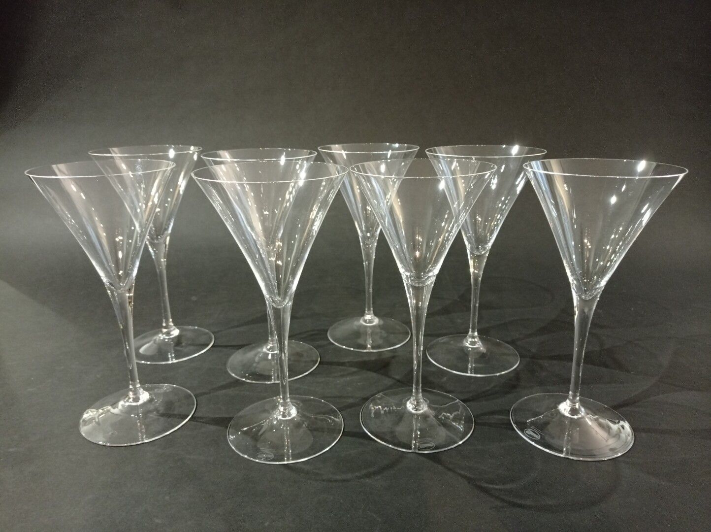Null MOSER

Suite of eight cocktail glasses of flared form. Signed with a cartou&hellip;