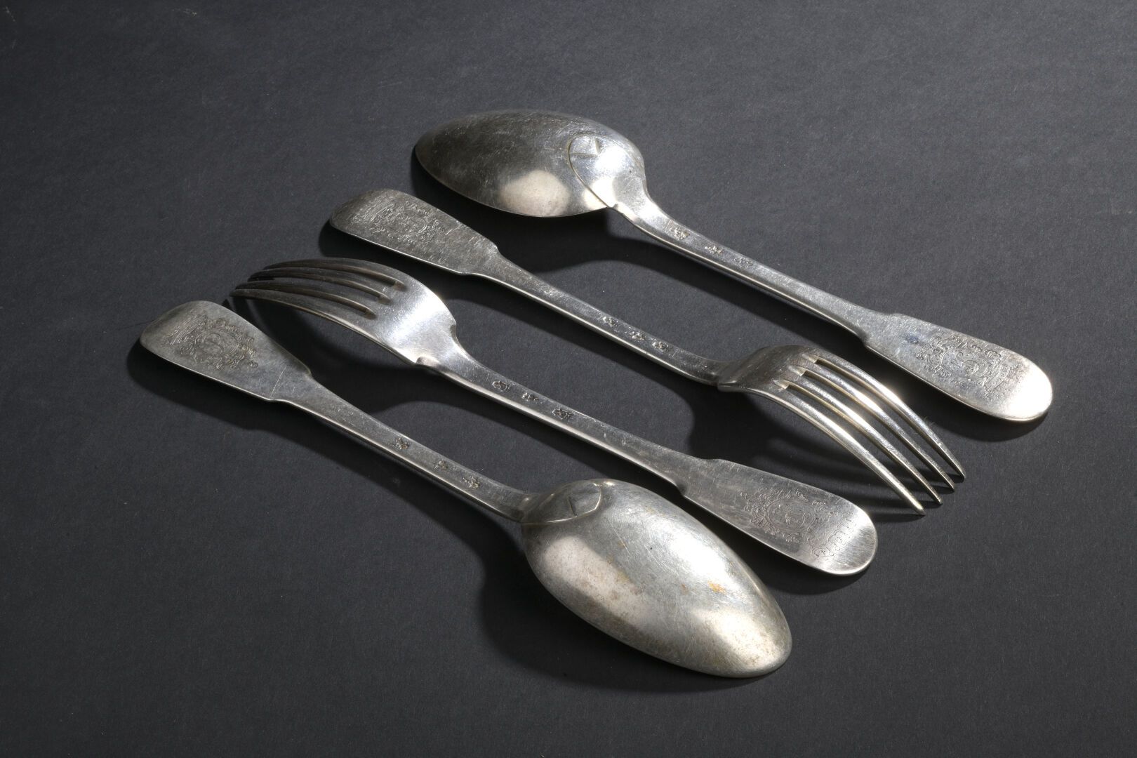 Null Two pairs of silver cutlery, silversmith PV, Province circa 1760

Uniplat m&hellip;