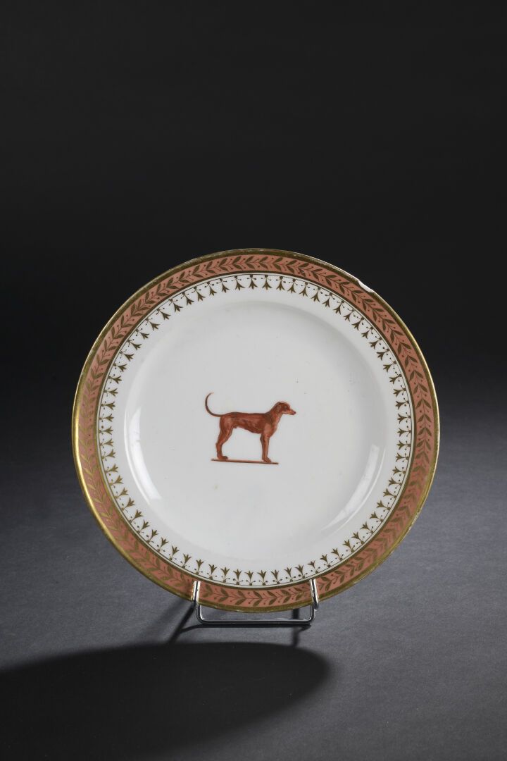 Null PARIS , époque Restauration

Assiette en porcelaine à décor en rouge et or &hellip;