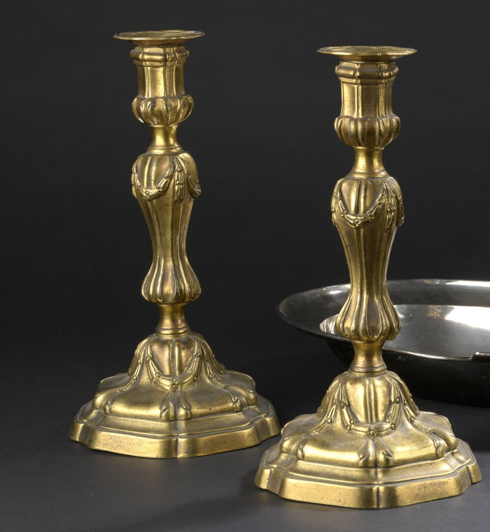 Null Pair of Louis XV period chased and gilded bronze torches

The baluster shaf&hellip;