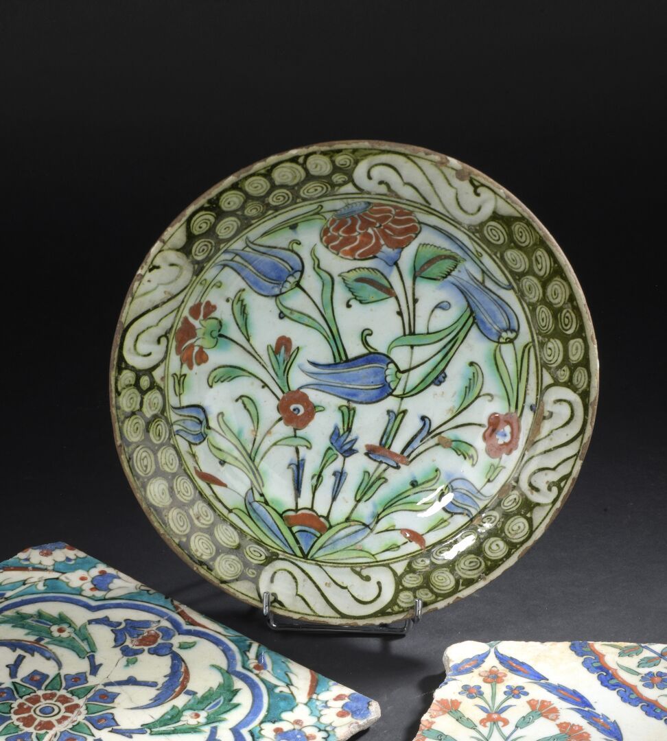 Null Plat Iznik

Pâte siliceuse à décor polychrome sous glaçure incolore transpa&hellip;