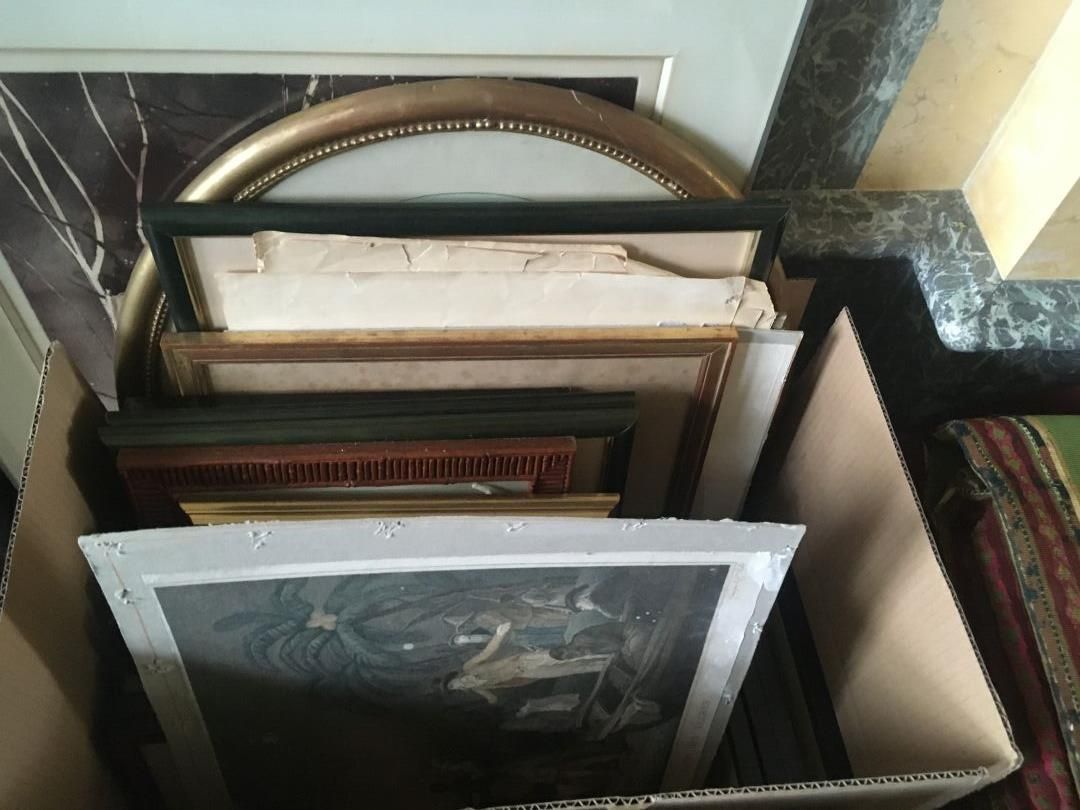 Null Handle of framed pieces, engravings