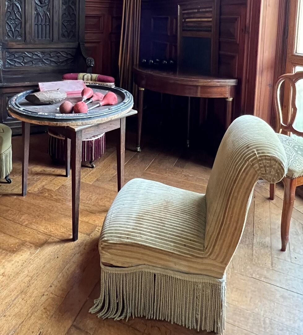 Null Chauffeuse-Stuhl aus der Zeit Napoleons III.

Die umgekehrte Rückenlehne 

&hellip;