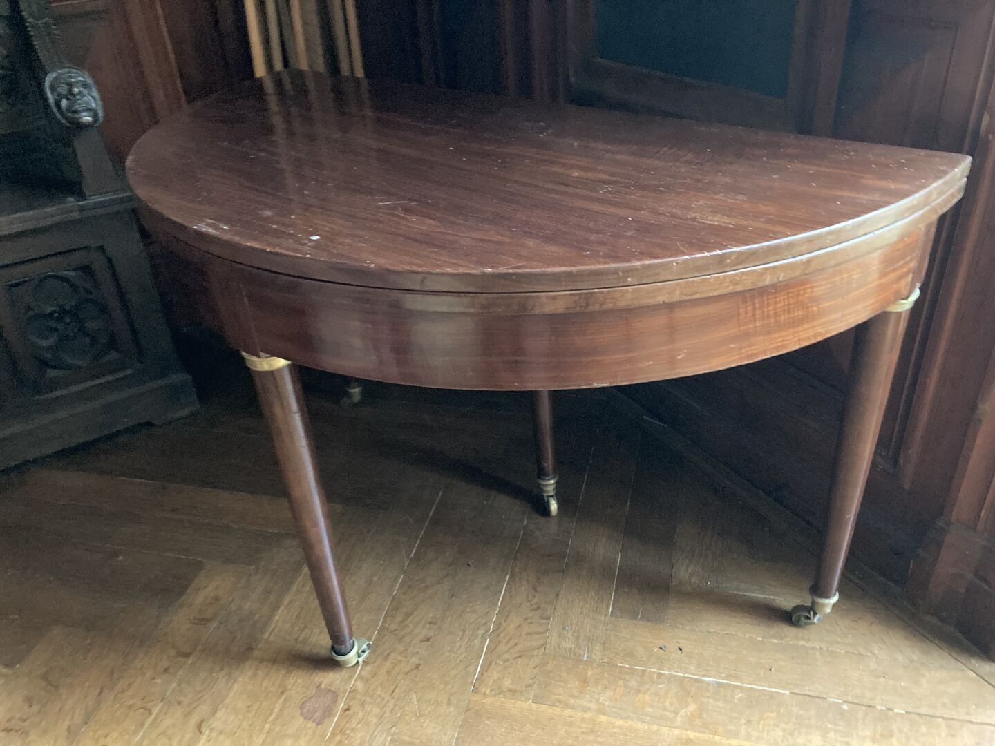 Null Mahogany and mahogany veneer half-moon table, resting on four tapered legs &hellip;