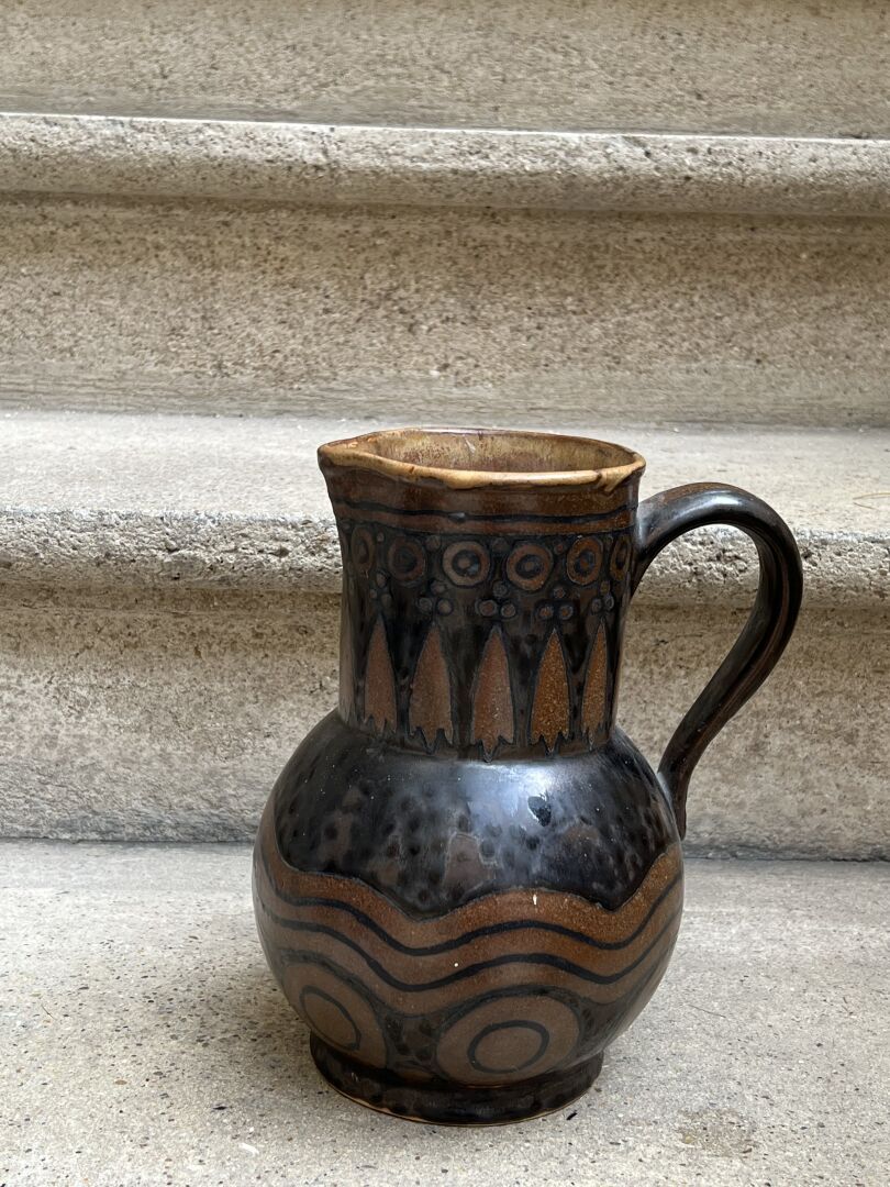 Null Quimper Odetta pitcher in brown earthenware with geometric decorations 

Si&hellip;