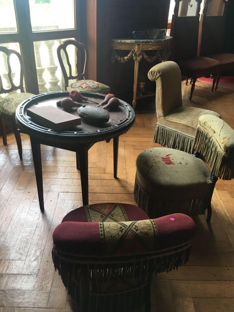 Null Ein Paar Ponteuse-Stühle aus geschwärztem Holz aus der Zeit von Napoleon II&hellip;