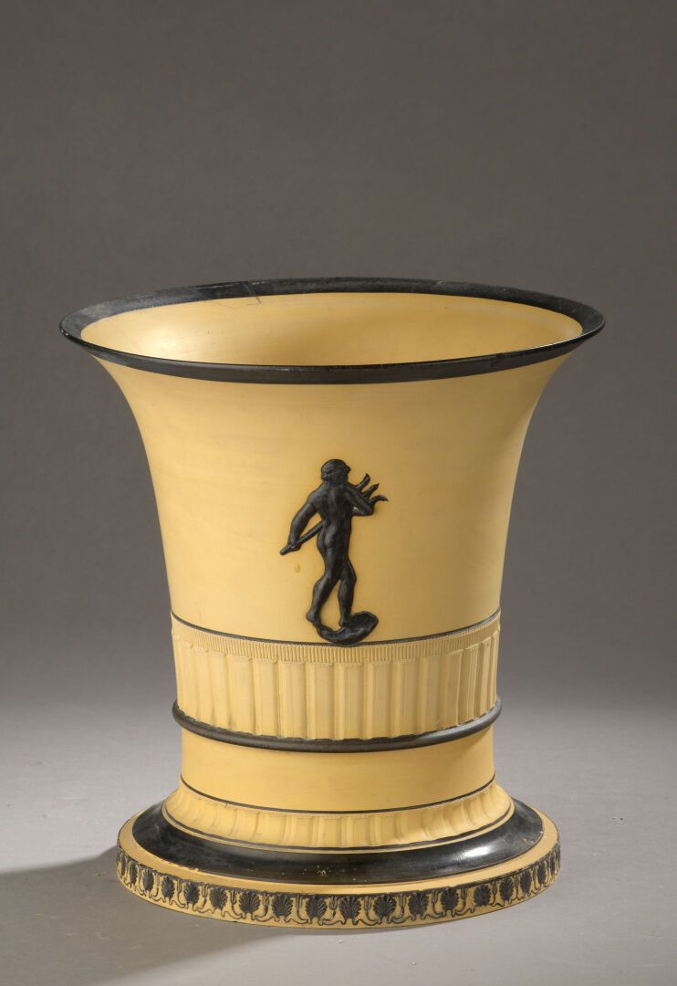 CACHE-POT et son support Cover-pot and its support, in the taste of Wedgwood wit&hellip;
