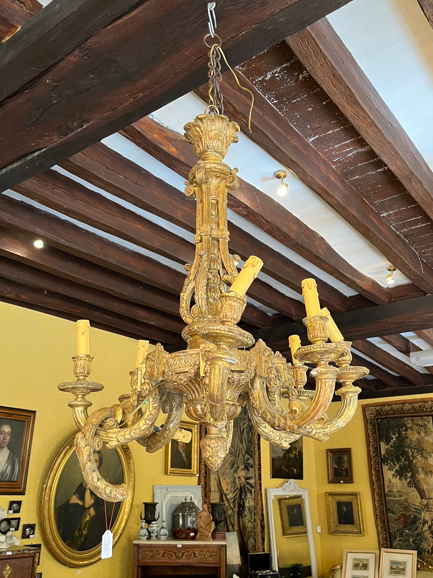 Lustre en bois sculpté et doré de style Louis XVI, XIXe siècle. Lampadario in le&hellip;