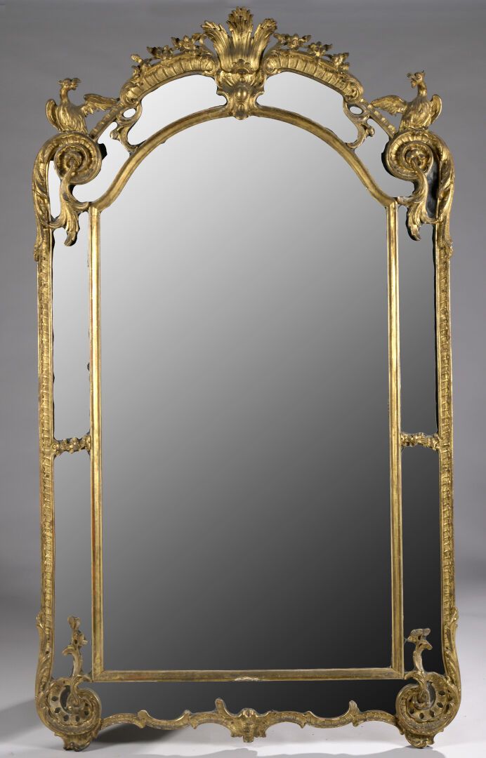 Miroir de cheminée à parecloses - Style Régence, fin du XIXe siècle. 镀金的木质壁炉镜。饰有&hellip;