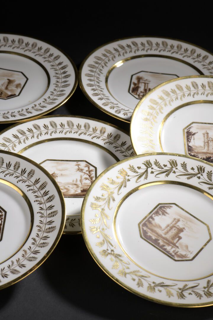 Suite de six assiettes en porcelaine de la maison Rouard Suite di sei piatti in &hellip;