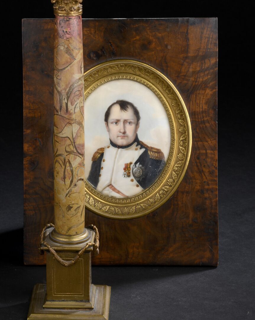 Null E.弗拉维安-沙班纳 (1799-1859)
拿破仑一世的画像
象牙上的微型画。
右边有签名。
10 x 8 cm 
柏木框架。