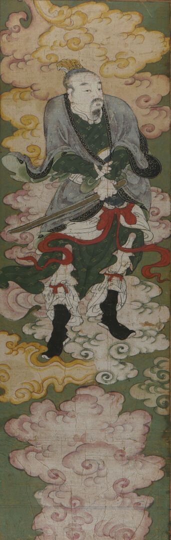 Null 纸上水墨和彩色绘画
中国，17/18世纪
描绘了一个手持剑的站立的道教仙人，周围有云，有框架；磨损和褶皱
117 x 41.5厘米
