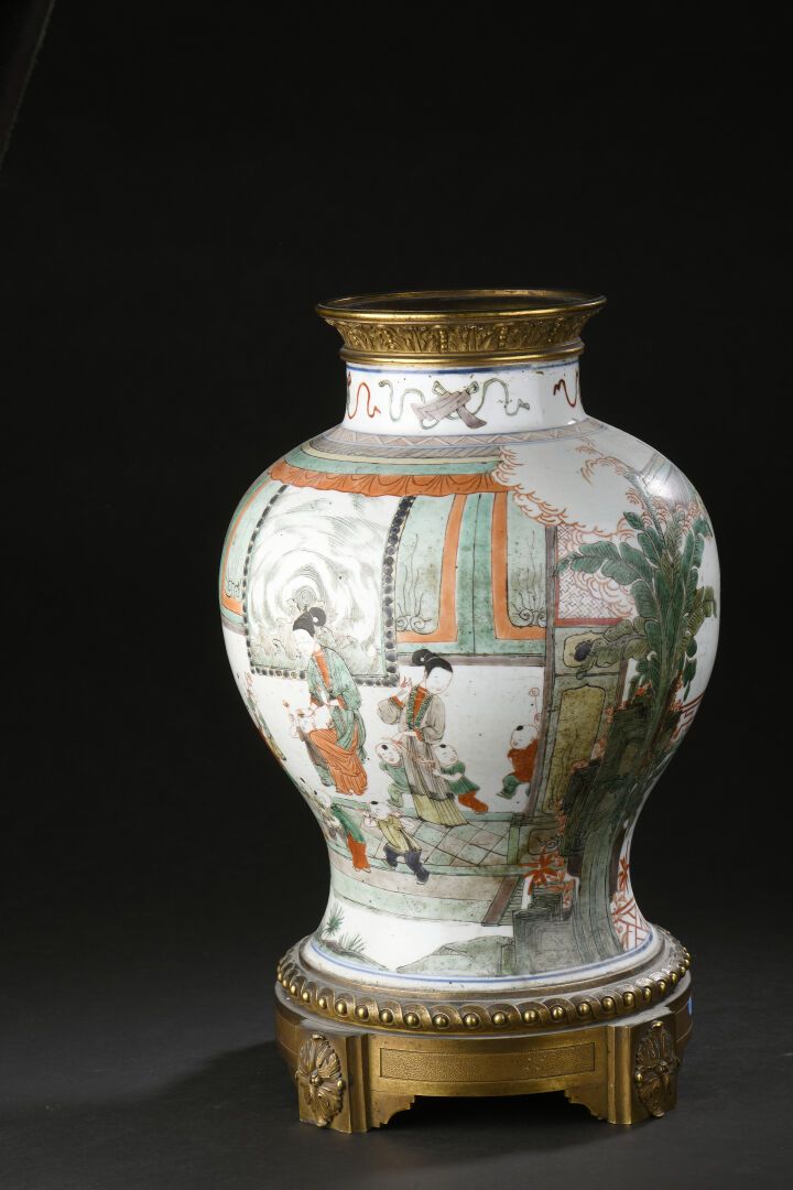 Null Vase en porcelaine famille verte
Chine, époque Kangxi (1662-1722)
Balustre,&hellip;