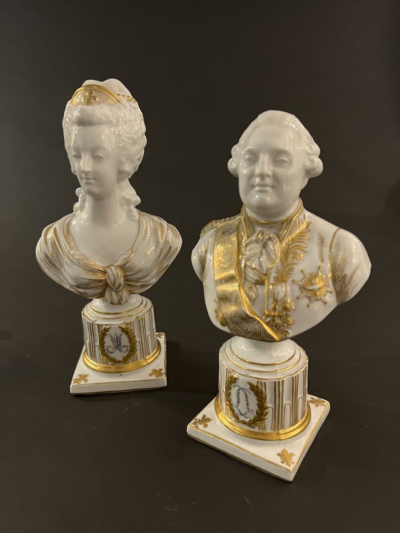 Null SEVRES, dans le gout
Paire de bustes en porcelaine à décor de Louis XVI et &hellip;