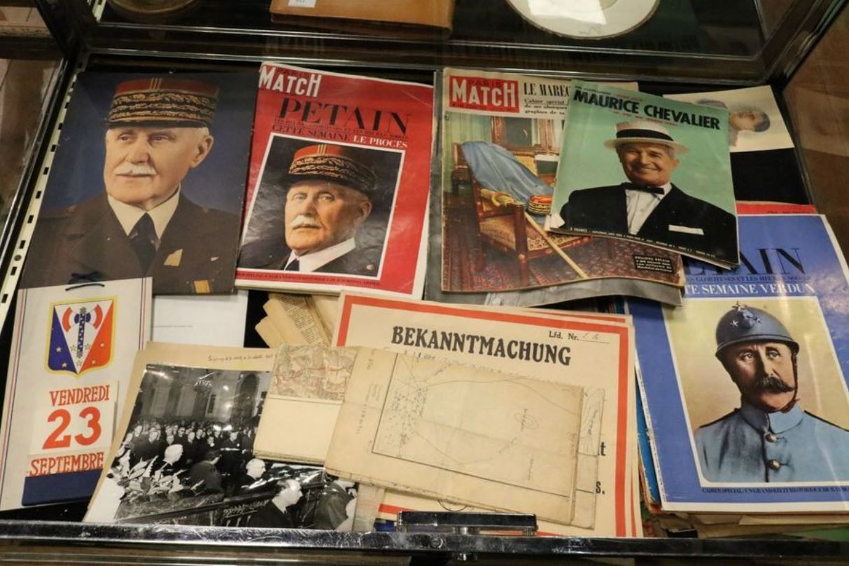 Null Lot of documents, magazines, posters and miscellaneous, souvenirs of occupi&hellip;