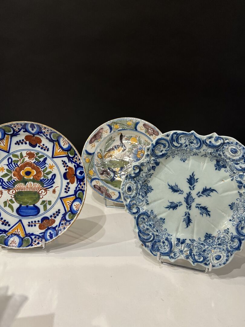 Null Set of three plates, one Italy 18th century, two Delft 17th and 18th centur&hellip;