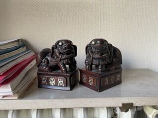 Null Partie aus Asien, 20:
Eine Bronze aus Tibet
Ein Paar Hunde aus Fo