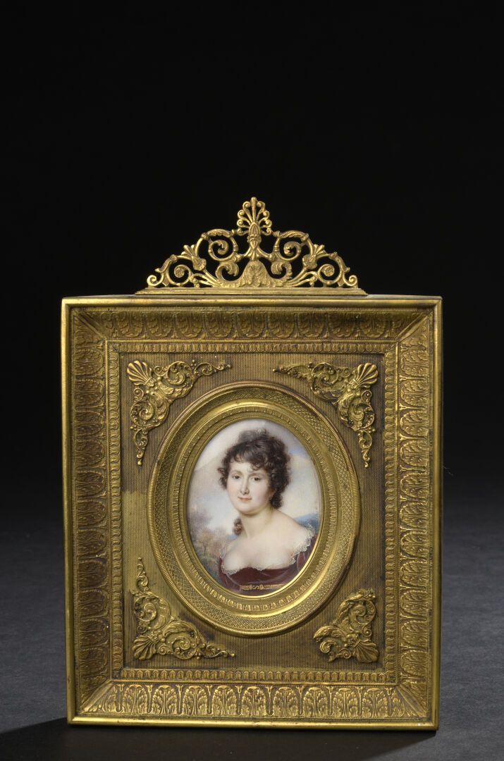 Null 让-乌尔班-盖朗 (1761-1836)
风景中的年轻优雅女士画像
右侧有微型签名。
H.6,4厘米 
帝国时期的带凹槽和镀金的青铜框架（略微缺少一个&hellip;