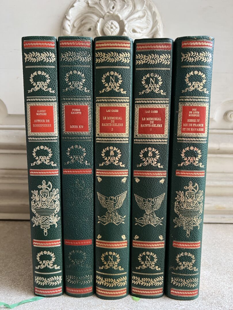 Null Sammlung der Edition Famot, 14 Bände. 
Großformat, grüner Ledereinband, rot&hellip;