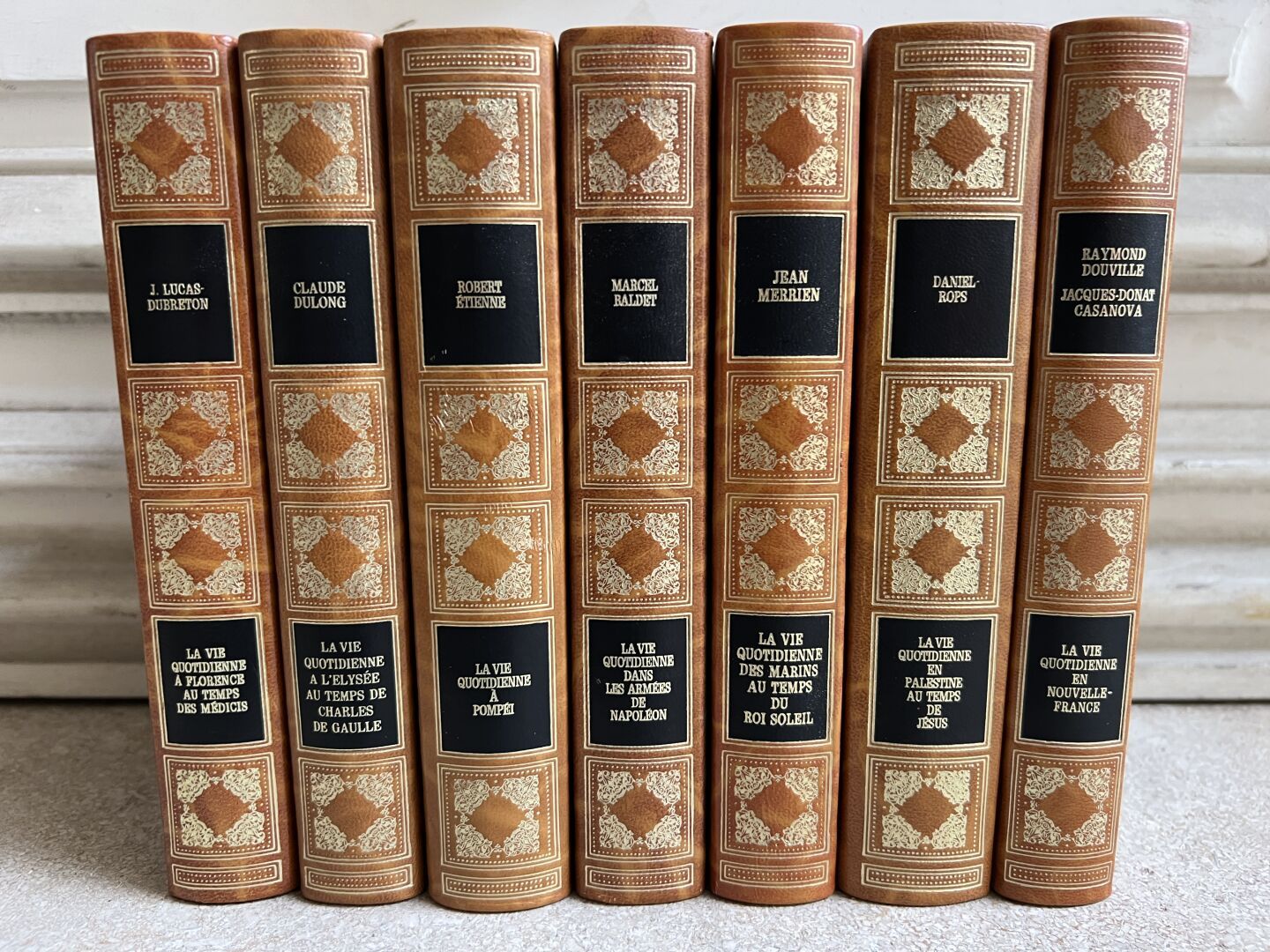 Null Ensemble de 36 volumes sur la vie quotidienne, éditions FAMOT, in-8, Genève&hellip;