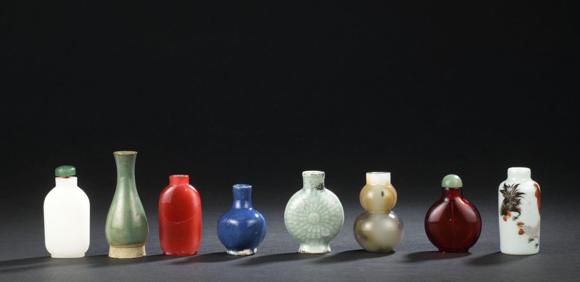 Null SEPT TABATIERES ET UN VASE miniature en porcelaine et verre
CHINE
De formes&hellip;