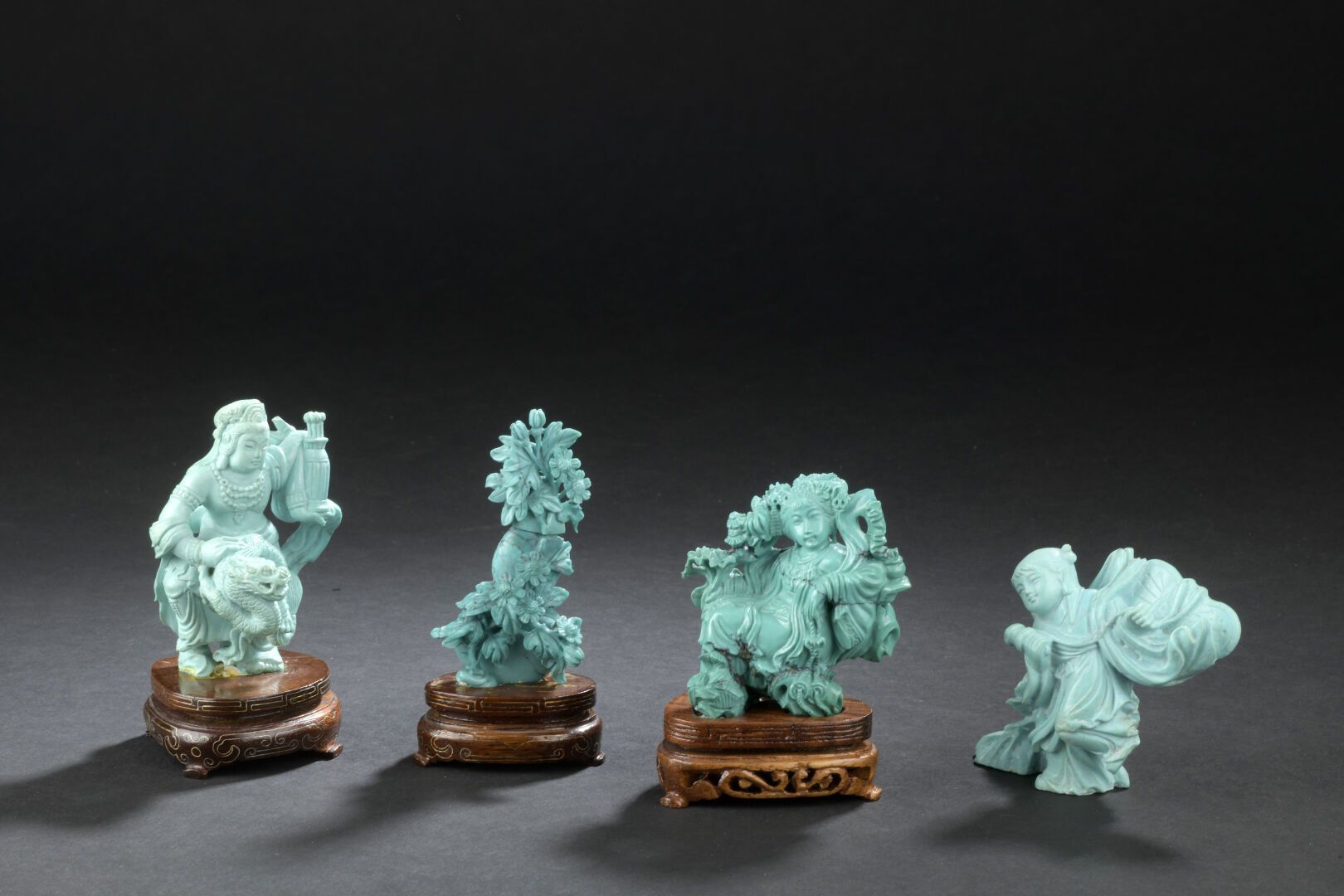 Null TROIS GROUPES ET UN PETIT VASE en turquoise
CHINE
Les groupes sculptés de f&hellip;