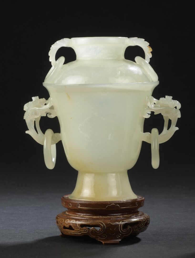 Null Pale celadon jade CUP
CHINA, early 20th century
Resting on a wide foot, the&hellip;