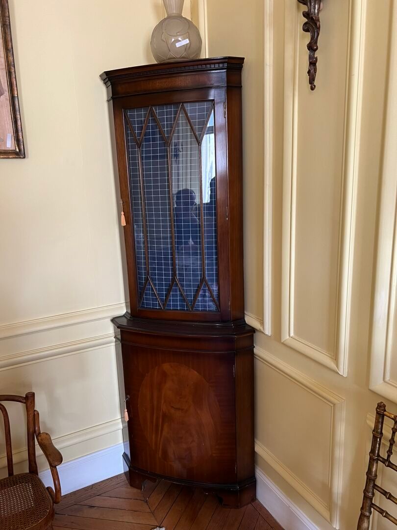 Null Mahogany corner cabinet, English style
H. 180 D. 48 cm