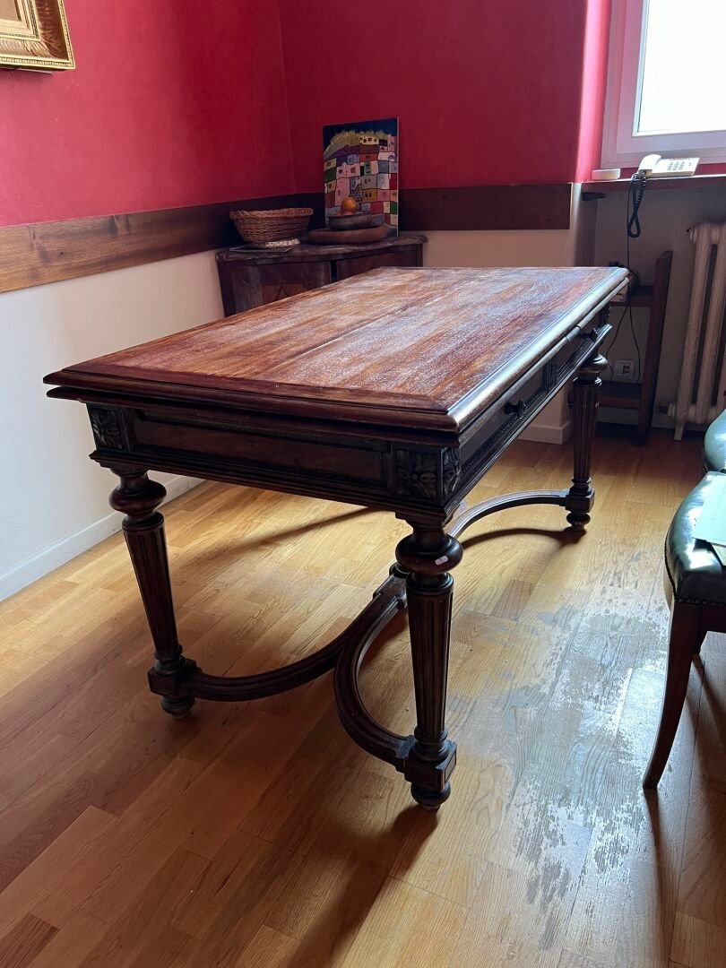 Null Table de salle à manger en bois sculpté de style Louis XVI
Deux allonges es&hellip;