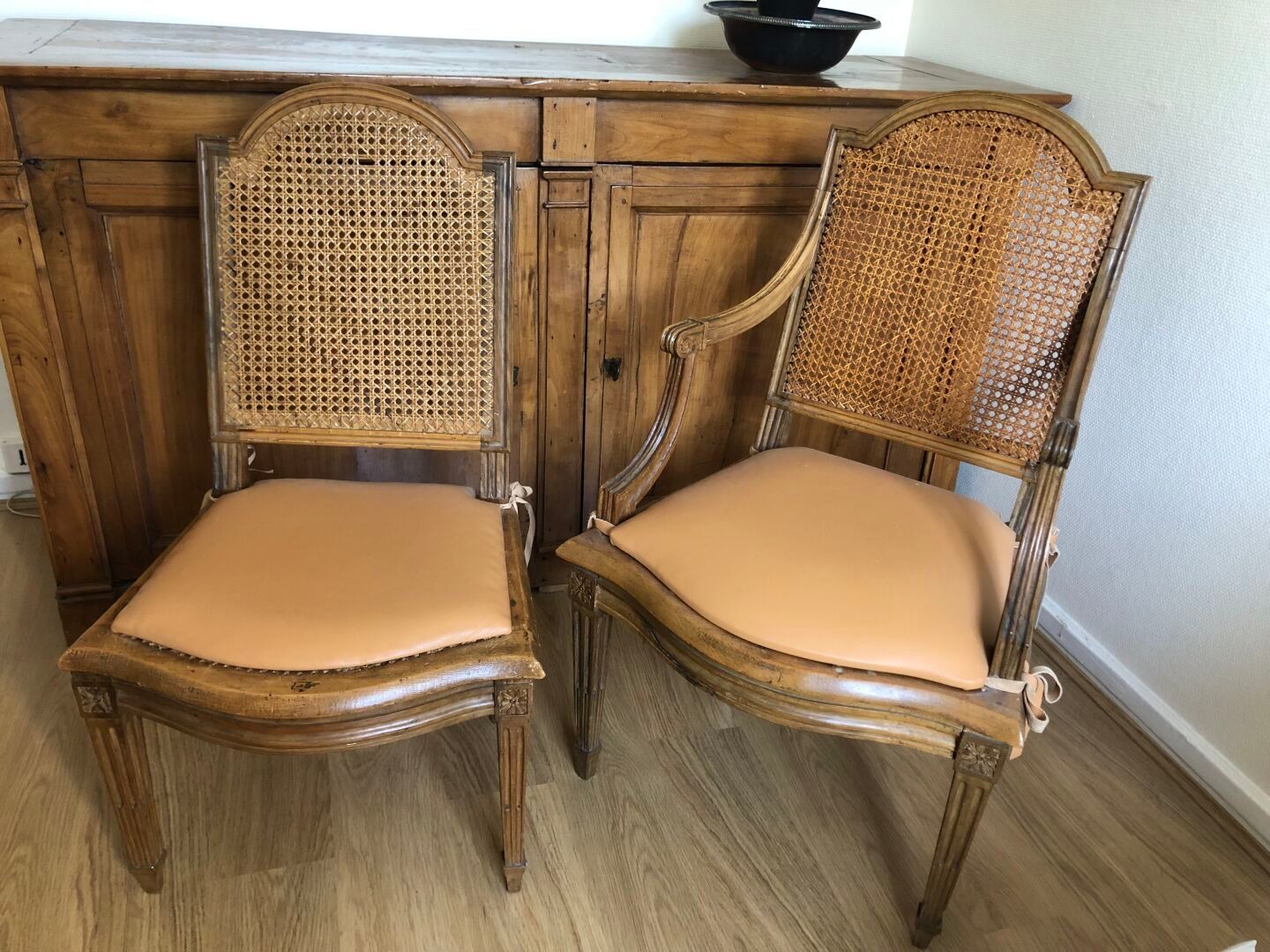 Null Suite de 6 chaises (92 x 52 x 40 cm) et 2 fauteuils (95 x 62 x 50 cm) canné&hellip;